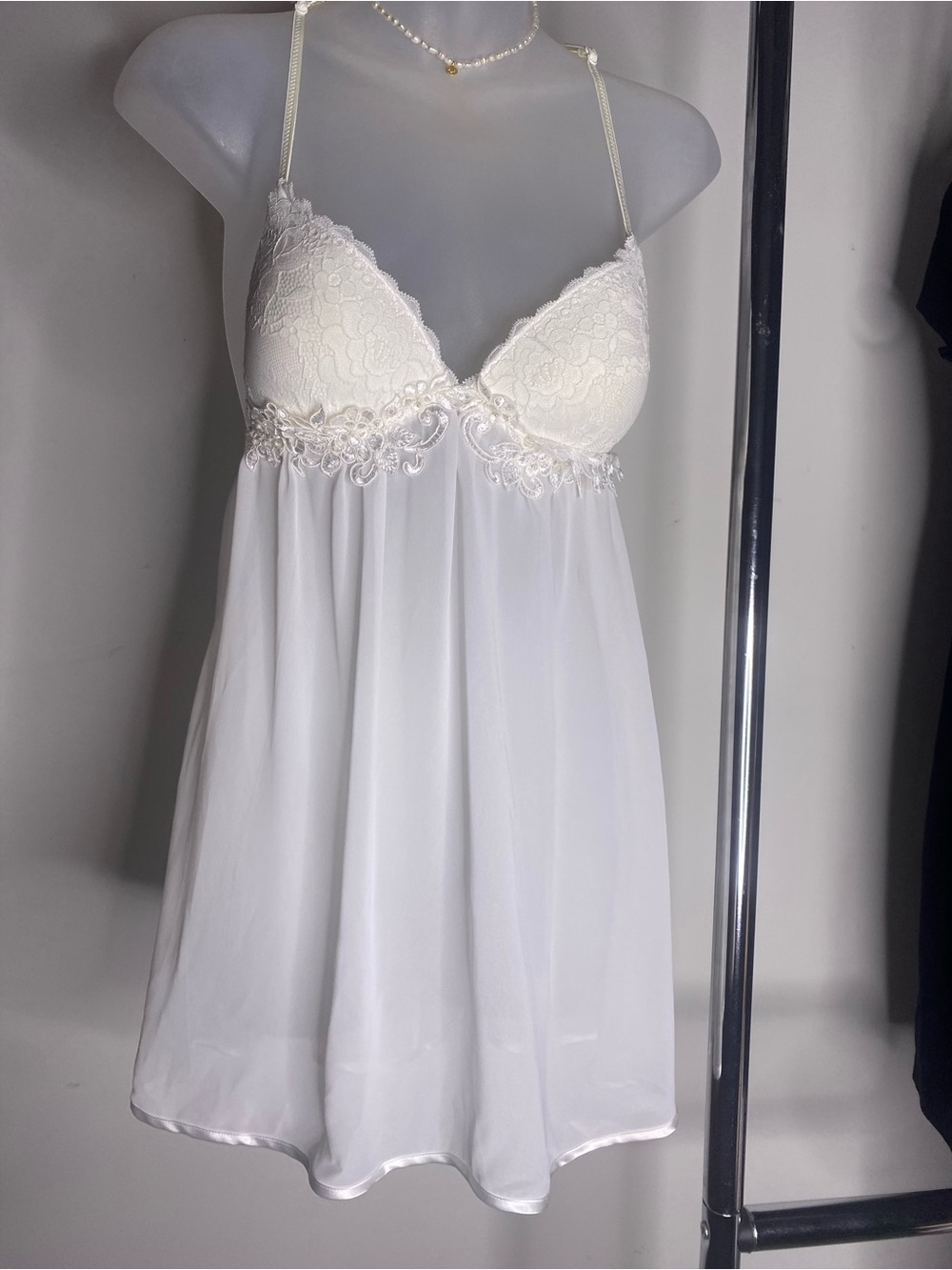 New with tags Linea Donatella White Lace & Chiffon Babydoll Chemise